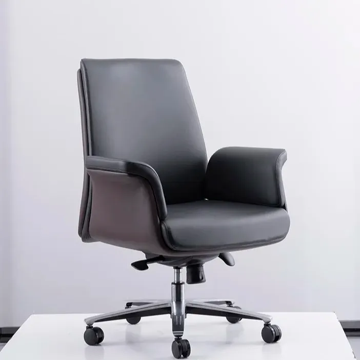 Vente en gros d'usine de chaise en cuir souple patron CEO Executive Lounge chaises de loisirs de bureau ergonomiques antisalissure antibruit pour le bureau avec roue