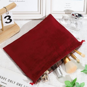 Özel Logo baskılı kırmızı kadife kozmetik İpli saklama çantası düğün hediyesi takı makyaj ambalaj lüks toz kadife kılıfı - Product Image 4