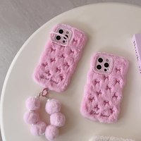 IVANHOE Nouveau support de cadre pour Apple 17, 16 et 15, en peluche brodée avec nœud, idéal pour l'automne et l'hiver, avec boule en fourrure et cordon suspendu
