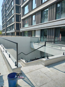 Nouvelle Arrivée - Garde-corps en Aluminium et Verre pour Sécurité Résidentielle, Idéal pour Villas, Escaliers et Balcons - Design Moderne, Résistant à <span class=keywords><strong>la</strong></span> Rouille, Garantie 5 Ans - Product Image 5
