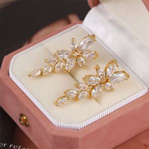 Boucles d'oreilles de luxe en forme de feuille pour mariage en laiton avec zirconium - Product Image 4