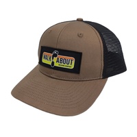 Casquette trucker structurée à 6 panneaux avec visière incurvée, en sergé de coton, dos en maille, avec logo personnalisé tissé en couleur pleine.