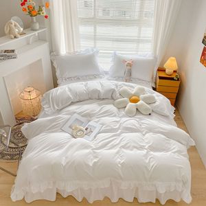 Parure <span class=keywords><strong>de</strong></span> lit personnalisée faite main en dentelle à volants avec <span class=keywords><strong>housse</strong></span> <span class=keywords><strong>de</strong></span> <span class=keywords><strong>couette</strong></span>, drap et jupe <span class=keywords><strong>de</strong></span> lit jetable en polyester - Product Image 3