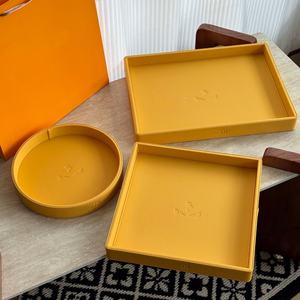 Plateau de rangement rond en bois éco-responsable orange-jaune, motif dessin animé minimaliste, excellente qualité, idéal pour les cadeaux de mariage et de fête - Product Image 1