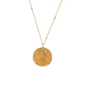 Collier en acier inoxydable plaqué or 18 carats avec pendentif pièce de monnaie signe <span class=keywords><strong>du</strong></span> zodiaque 12 constellations pour femme - Vente en gros de bijoux fantaisie - Product Image 1