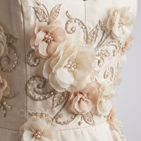 Robe de soirée longue en organza blanc ivoire avec appliques florales 3D, broderie de perles, décolleté en V profond, coupe classique, sur mesure OEM/ODM