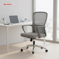 Fabricant chinois de chaises de bureau en maille, design tendance, roulettes pivotantes réglables, chaise de travail moderne pour personnel, base chromée, CKD complet