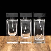 Flacon de parfum carré élégant en verre avec vaporisateur à pompe pour homme, parfum de créateur longue durée aux senteurs fruitées et florales pour usage quotidien