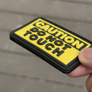 Biểu Tượng Tùy Chỉnh Cá Nhân Mềm PVC Phù Hiệu Silicone 3D Móc Và Vòng Lặp Sắt Trên Thùng Carton Dập Nổi PVC Cao Su Vá - Product Image 2