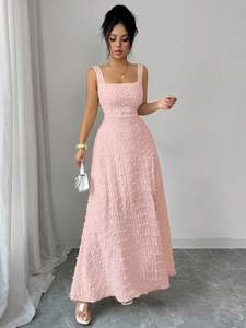 Robe longue texturée sans manches à col carré pour femme avec détail nœud au dos et fente latérale, idéale pour demoiselle d'honneur ou invitée de mariage - Product Image 3