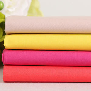 Usine <span class=keywords><strong>pas</strong></span> <span class=keywords><strong>cher</strong></span> prix 100% coton 60S doux tissu de popeline de coton lisse avec haute densité pour <span class=keywords><strong>T</strong></span>-<span class=keywords><strong>shirt</strong></span> - Product Image 1