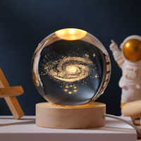 6cm Moderne LED Chaud Veilleuse Verre Planète 3D Cristal Système Solaire Globe Univers Base En Bois Gravé Au Laser Chambre D'anniversaire