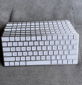 Teclado para Portátil A1644 MagicKeyboard, Retroiluminación RGB, Mecánico, Inalámbrico, USB Tipo-C, Usado Como Nuevo, Venta al Por Mayor - Product Image 4