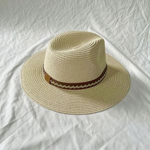 Chapeau de soleil Panama personnalisé à large bord plat en paille de papier avec ceinture décontractée en cuir PU tendance - Product Image 1