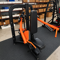 Machine à soulever latéralement à largeur réglable, à charge par plaques, pour développement des deltoides assis, avec siège ergonomique One Touch, pour salle de sport commerciale