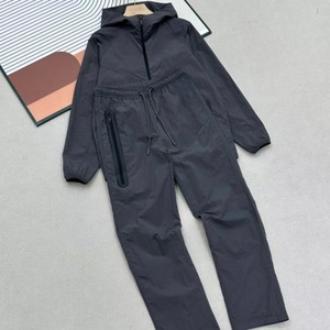 Veste coupe-vent légère personnalisée avec logo 2026 pour hommes, respirante, coupe-vent et imperméable, idéale pour la course à pied sur la plage, à porter avec des ensembles de survêtements - Product Image 2
