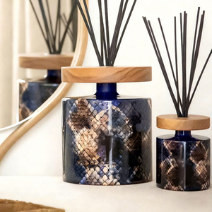 Difusor de Aromas de Cerámica con Forma de Cilindro, Patrón de Piel de Serpiente, Tapa de Madera, Aroma Duradero de 6 Meses, Sin Alcohol, Sin Parabenos - Product Image 1