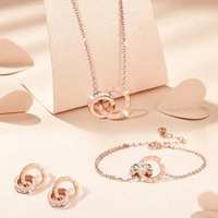 Vente en gros de parures de bijoux pour femmes en acier inoxydable 316L personnalisées avec des chiffres romains, plaquées or 18 carats PVD et serties de zirconias
