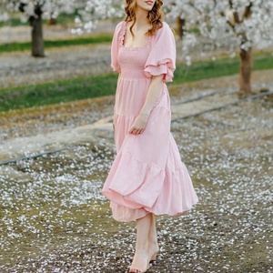 เดรสยาวลำลองน่ารักสไตล์ชายหาด แขนพอง คอเหลี่ยม ทรงเอไลน์ ผ้าพลิ้ว แต่งสม็อค ขายส่งแบบใหม่ - Product Image 4