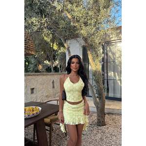Ensemble en dentelle jaune Darrel, blazer en coton tissé, shorts taille XL, longueur au-dessus du genou, coupe ample, motif uni, col sans bretelles pour l'automne - Product Image 4