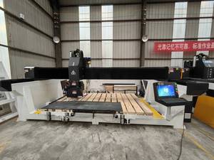 Machine de découpe de pierre CNC 5 axes de haute qualité, graveuse de <span class=keywords><strong>marbre</strong></span>, fraiseuse, scie à pont 4+1 axes pour la découpe de pierre - Product Image 1
