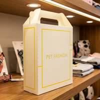 Boîte cadeau personnalisée avec poignée blanche pour vêtements pour animaux de compagnie, emballage haut de gamme imprimé avec logo, vente en gros avec poignées en ruban, OEM