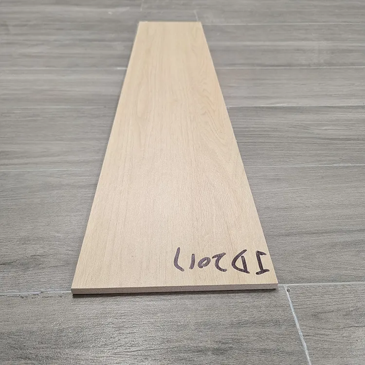 Superficie opaca antiscivolo 150x800 piastrella in legno di ceramica rustica con struttura in legno per piastrelle in ceramica con venature del legno della camera da letto