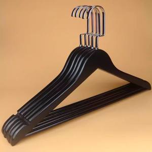 Appendiabiti in Legno Massello Antiscivolo Durevole con Gancio Piatto in Metallo Senza Tracce per Pantaloni e Cappotti, Espositore per Negozi di Abbigliamento - Product Image 2