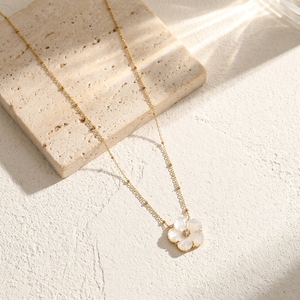 Collier vintage en acier inoxydable plaqué or pour femme, pendentif <span class=keywords><strong>floral</strong></span> sculpté en coquille blanche, chaîne satellite, bijoux inaltérables - Product Image 4