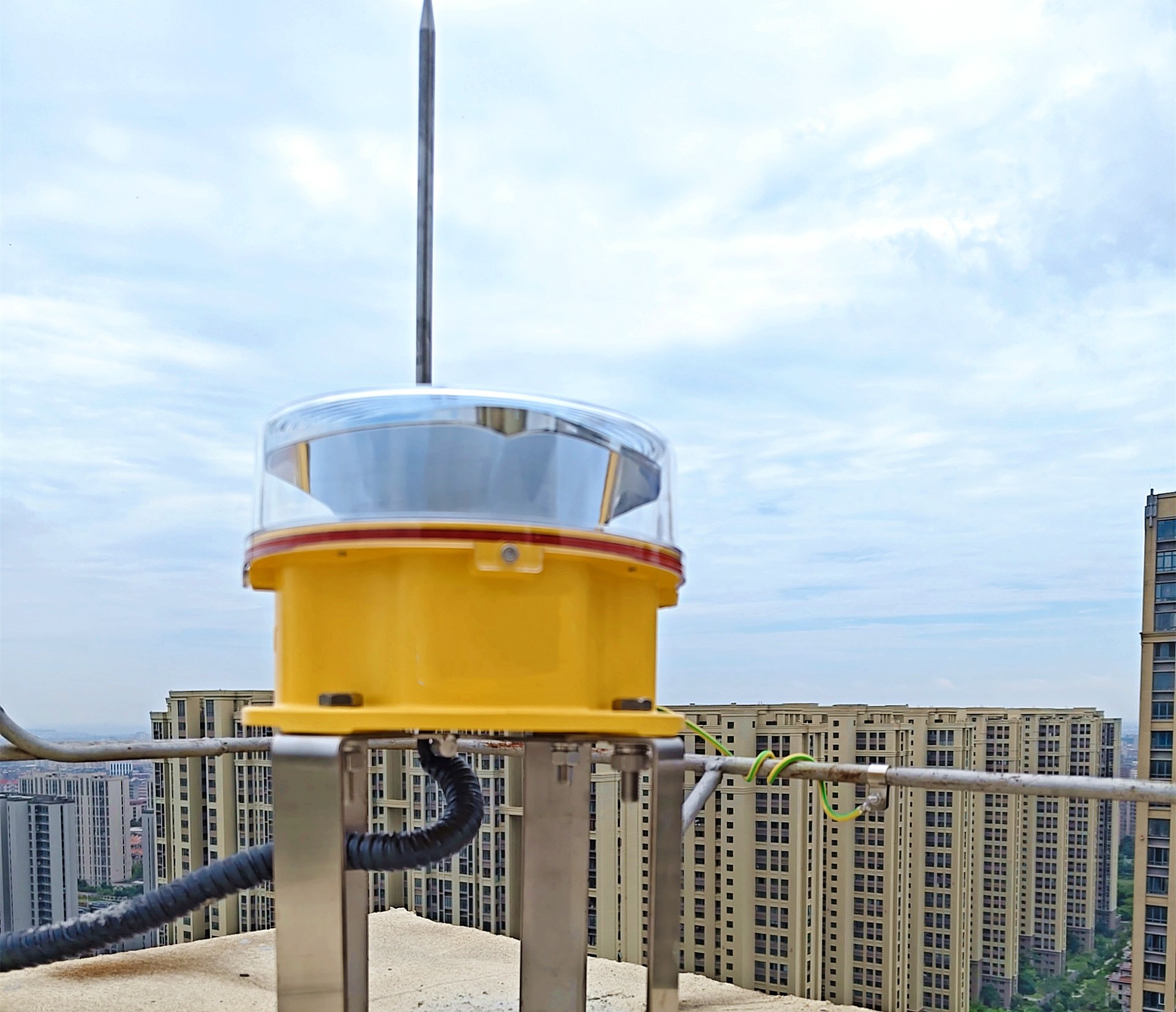 NVG-compliant IR Output (850nm) Medium Intensity Red Flashing Aviation Obstruction Light for Telecommunication Towers