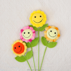 Orsetto di peluche fatto a mano all'uncinetto con adorabile bouquet di tulipani gialli, bouquet decorativo per Capodanno, bouquet da fiorista - Product Image 2