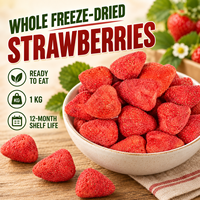 Volledige gevriesdroogde aardbeien, klaar om te eten, zoet gedroogd fruit in 1 kg bulkverpakking voor snacks en voedselverwerking