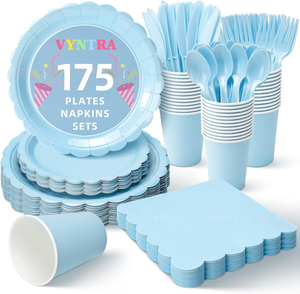 Ensemble d'assiettes, gobelets et serviettes en papier bleu bébé à bords festonnés - Fournitures de fête jetables pour anniversaire et baby shower - Product Image 1