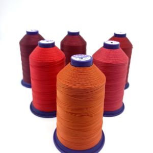 0,4mm 2mm Tapicería automática de alta tenacidad Hilo de nailon unido Tex70 Tkt40 138 210D/ 3 para productos de cuero, ropa deportiva - Product Image 1