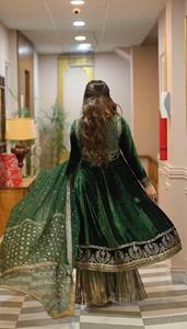 Nouveau Bollywood Style Designer Party Wear Look Broderie Lourde Avec Multy Fil Et Séquence Travail Robe Bas Avec Dupatta - Product Image 4