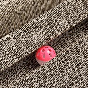 Gratte-<span class=keywords><strong>chat</strong></span> à <span class=keywords><strong>angle</strong></span> droit 2-en-1 et jouet pour animaux de compagnie en papier durable pour une utilisation sur plusieurs surfaces contre le mur - Product Image 4