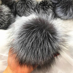 Pompons en fourrure de renard argenté véritable, colorés et moelleux, 15 cm, en gros, pompons en fourrure de raton laveur amovibles pour bonnets et chapeaux - Product Image 2