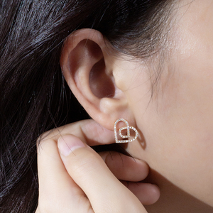 Boucles d'oreilles Messi Jewelry MSE-842 en or jaune 18 carats avec diamants ronds en forme de cœur pour femmes - Product Image 3