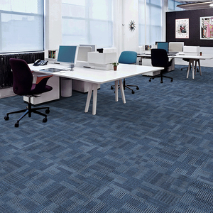 Azulejos de alfombra de PVC de diseño moderno para uso en oficina y hogar Patrón de bucle cuadrado copetudo para dormitorio Hotel y alfombra de piso de sala de oración - Product Image 1