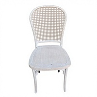 Chaise Louis en plastique PP empilable, imitation bois, design français moderne, imperméable, durable, pour usage commercial, chaise d'extérieur pour hôtel