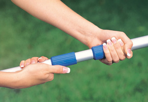 Kit de Mantenimiento para Piscina <span class=keywords><strong>INTEX</strong></span> 28002, Instalación Fácil, Cepillo y Red para Limpieza de Piscinas, Optimiza la Calidad del Agua - Product Image 6