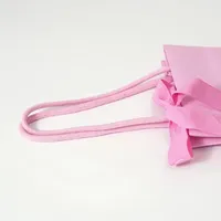 Bolsa de la compra de cosméticos al por menor con logotipo impreso personalizado etiqueta privada boutique de lujo joyería perfume envoltura de regalo bolsa de papel de embalaje