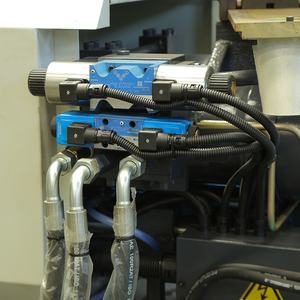 Produit professionnel local de chaise de Ningbo faisant la machine HJW 260t Machine de moulage par injection pour la certification <span class=keywords><strong>CECer</strong></span> en plastique de PC PP - Product Image 3