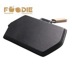 Poêle à griller <span class=keywords><strong>rectangulaire</strong></span> en fonte pré-assaisonnée avec poignée en <span class=keywords><strong>bois</strong></span> pliable, polyvalente pour grillades de steaks et d'œufs - Product Image 2