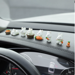 Décorations intérieures de voiture, lapin mignon de dessin animé, écran de console centrale de voiture, décorations de voiture inclinables - Product Image 1