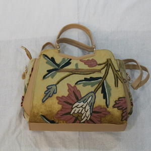 Aari กระเป๋าถือกำมะหยี่ลายดอกไม้กระเป๋าสะพายไหล่มีซิปปิดถุงของขวัญ - Product Image 1