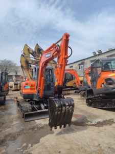 Doosan DX60 Excavadora sobre orugas 2022 Buen estado Precio bajo Usado 6 Ton Yanmar Motor Caja de cambios Venta de equipos de construcción - Product Image 4
