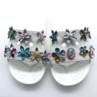 Vente en gros de breloques de luxe en métal avec strass pour chaussures de créateurs breloques mode en diamant accessoires de décoration de chaussures type sabot breloque