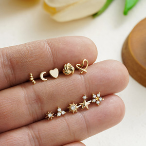 Pendientes de tuerca de acero inoxidable de oro de 18 quilates que combinan con todo en Europa y Estados Unidos con hueso del oído de circón estilo religioso nicho de oreja única - Product Image 1