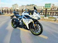 Nouveau modèle de moto sportive Chunfeng CF250 National IV EFI bicylindre refroidie par eau 250SR pour course sur route et course sur circuit